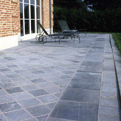 MOUNTAIN BLUESTONE - getrommeld
