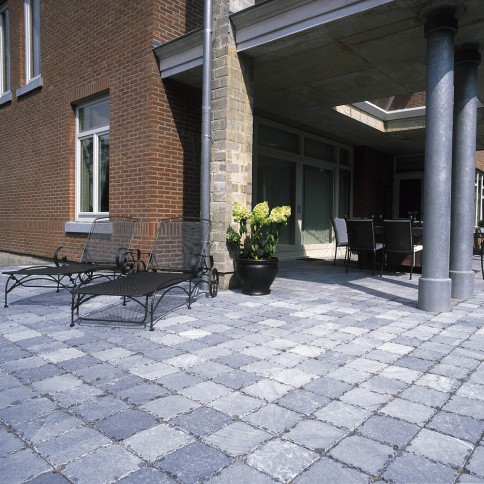 MOUNTAIN BLUESTONE  - getrommeld