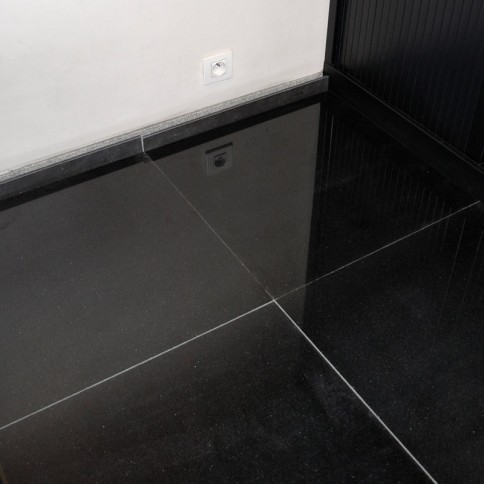 black-granite-poli